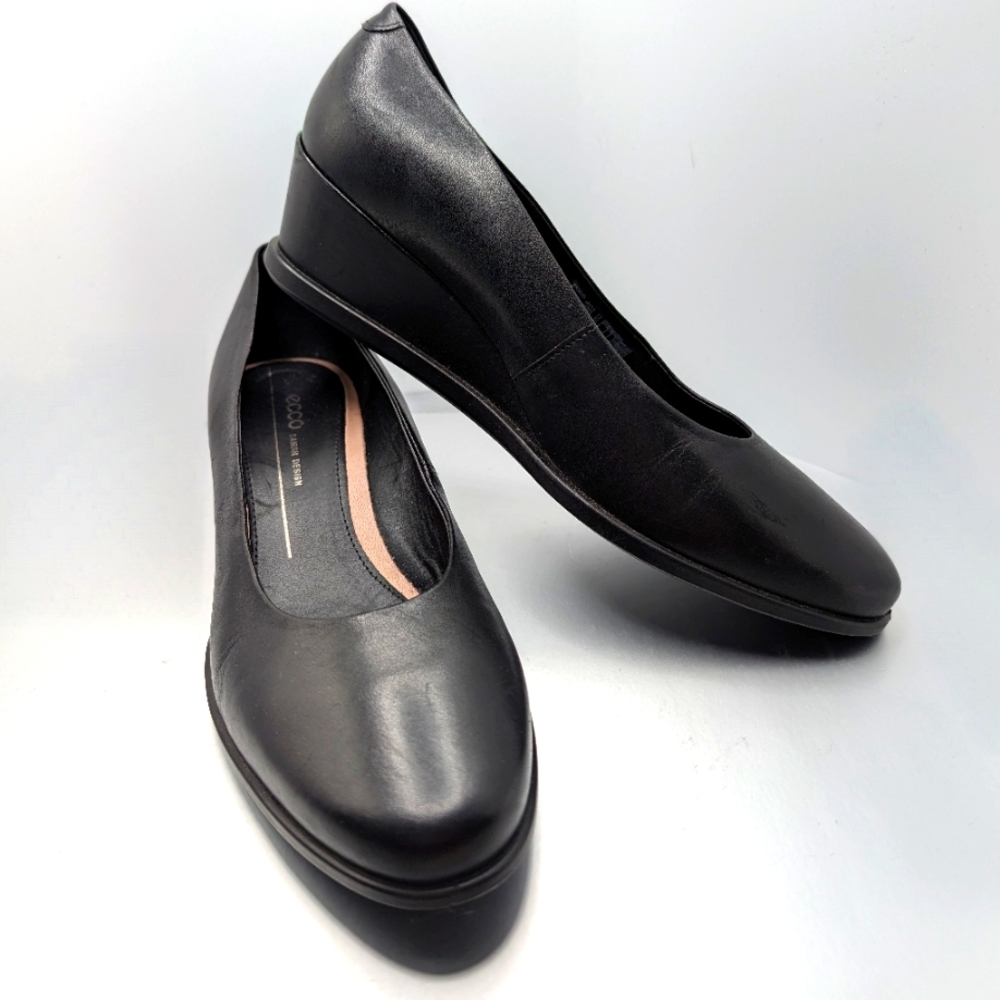 ECCO Black Leather Wedge Pump